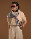 Modelo con Mannto N°90 Burgundy red - Ice blue