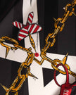 Detalle de Mannto N°90 Chains con motivo de cadenas doradas